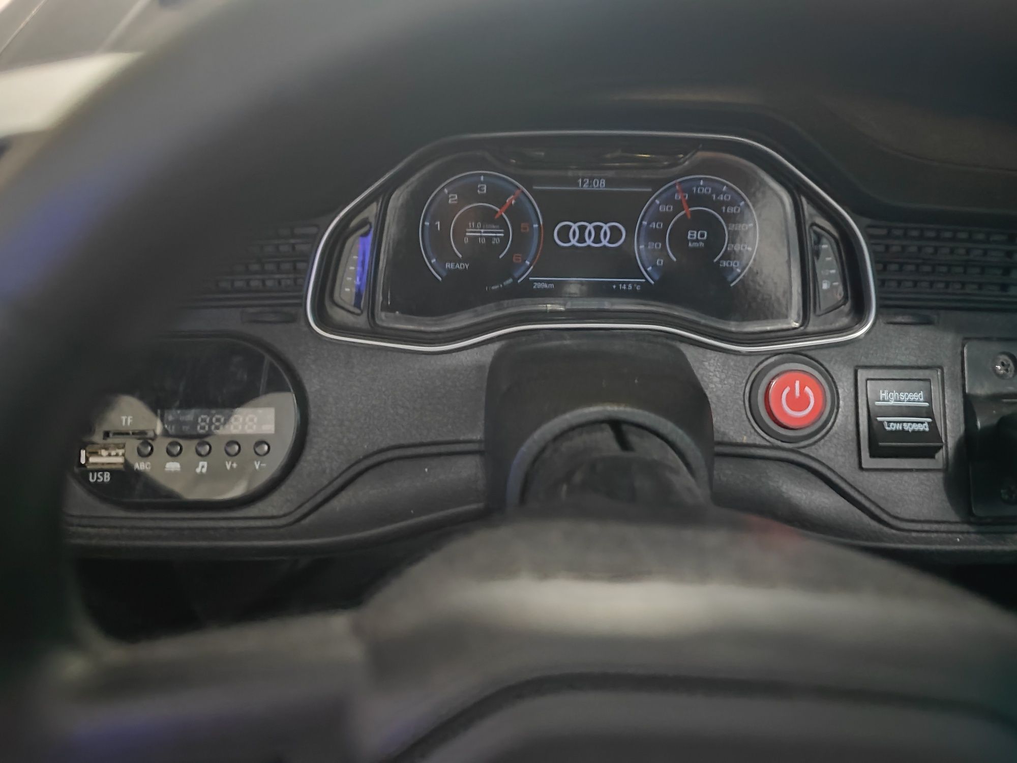 Детска акумулаторна кола Audi Q8