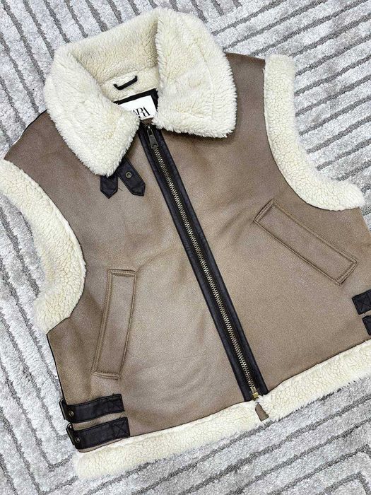 Одежда. Жилетка зимняя