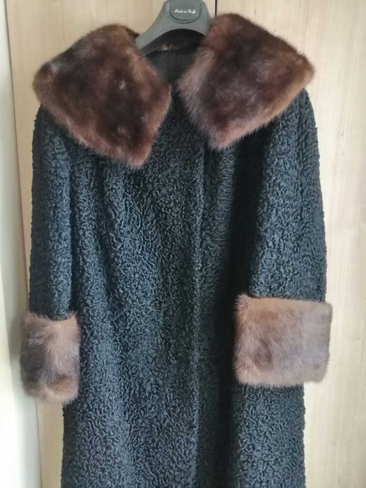 каракулевая  шубка, отороченная  норкой