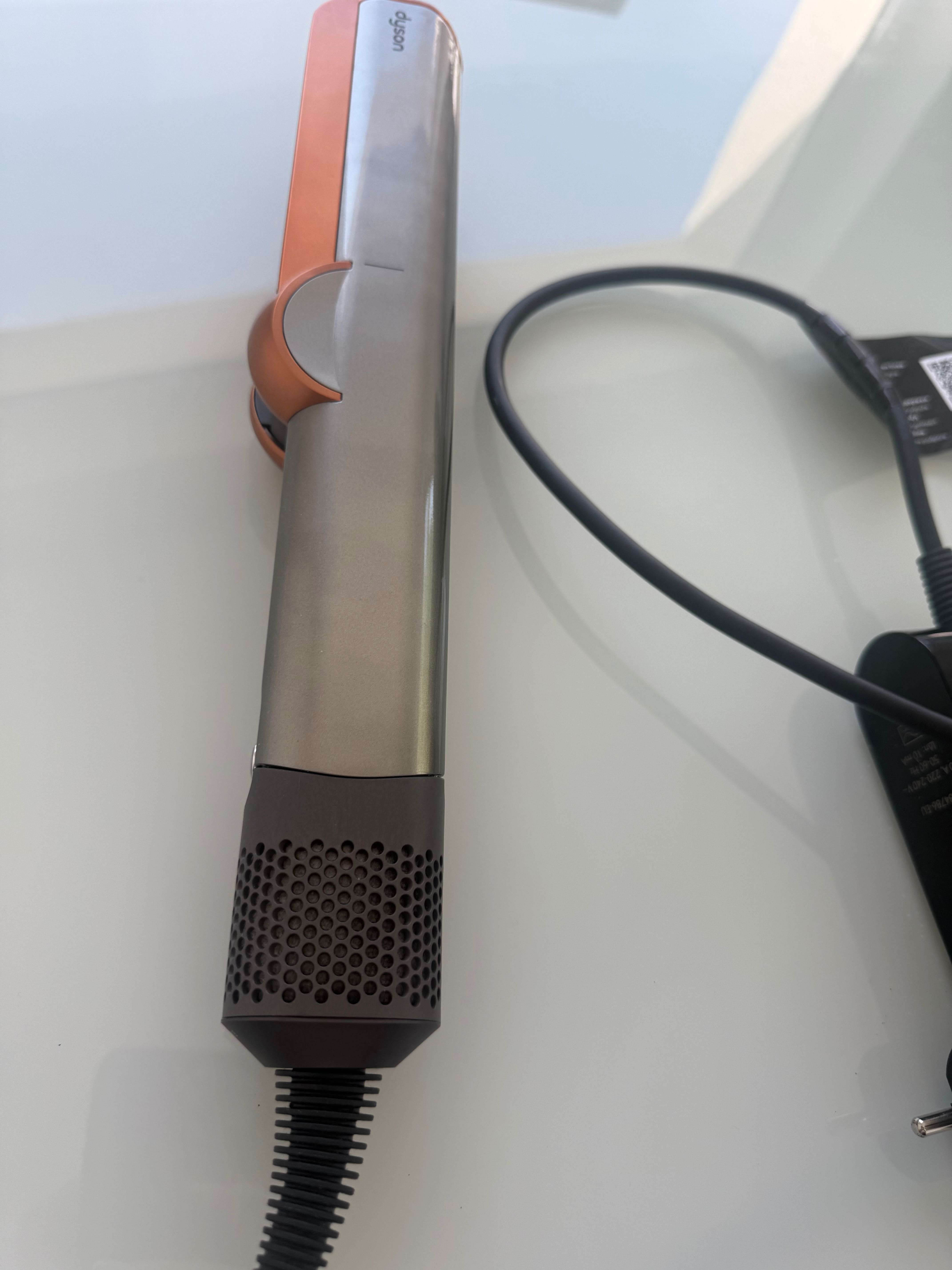 Aparat îndreptat părul Dyson airstrait