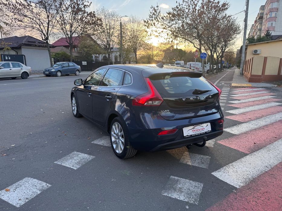 Volvo V 40 D 3 Momentum An 2013 Distronic Camera Blis Pdc Pilot