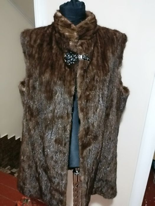Мех натуральный Жилетки и Шубы Енот и Норка Новые