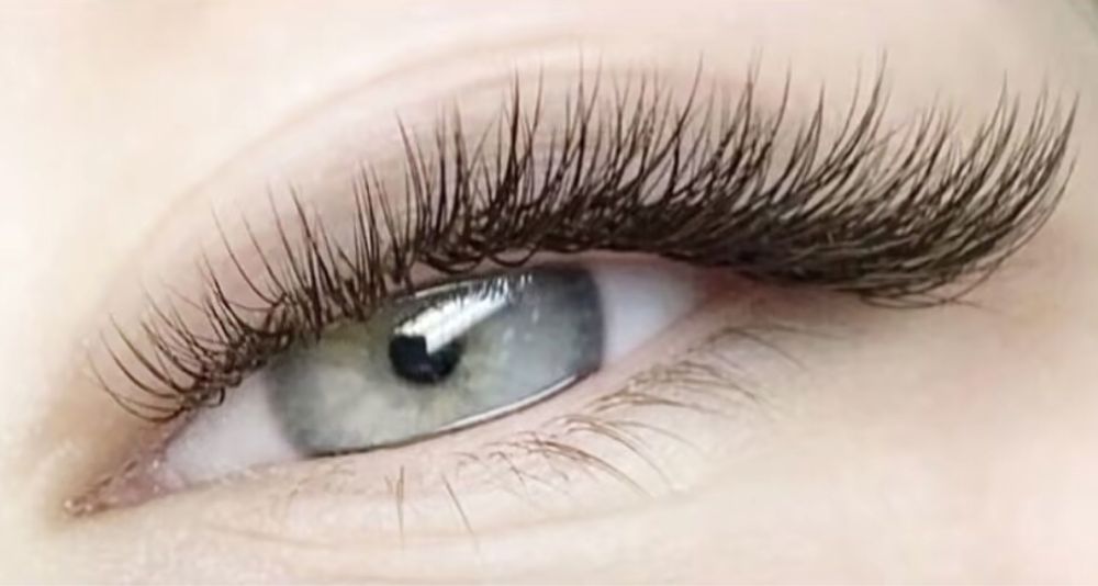 Caut model exyensie gene efect mascara L si extensie sprancene