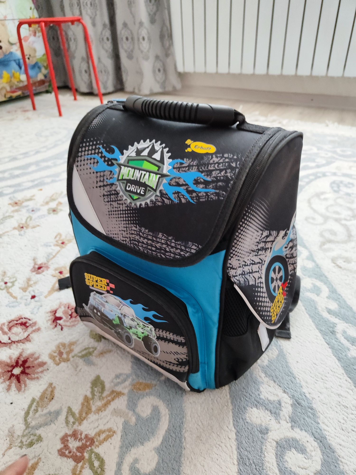 Продам школьный рюкзак для мальчиков