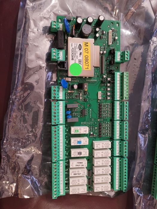 Carel PCOCRC0AM0  Control Programabil HVAC  Rev. 1