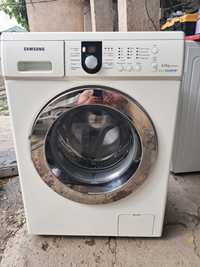 Продаётся стиральная машинка Самсунг 6КГ.