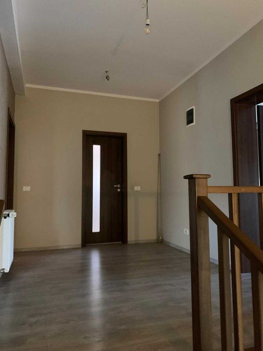 Vilă modernă și spațioasă cu grădină — Giroc, la intrare în Timișoara