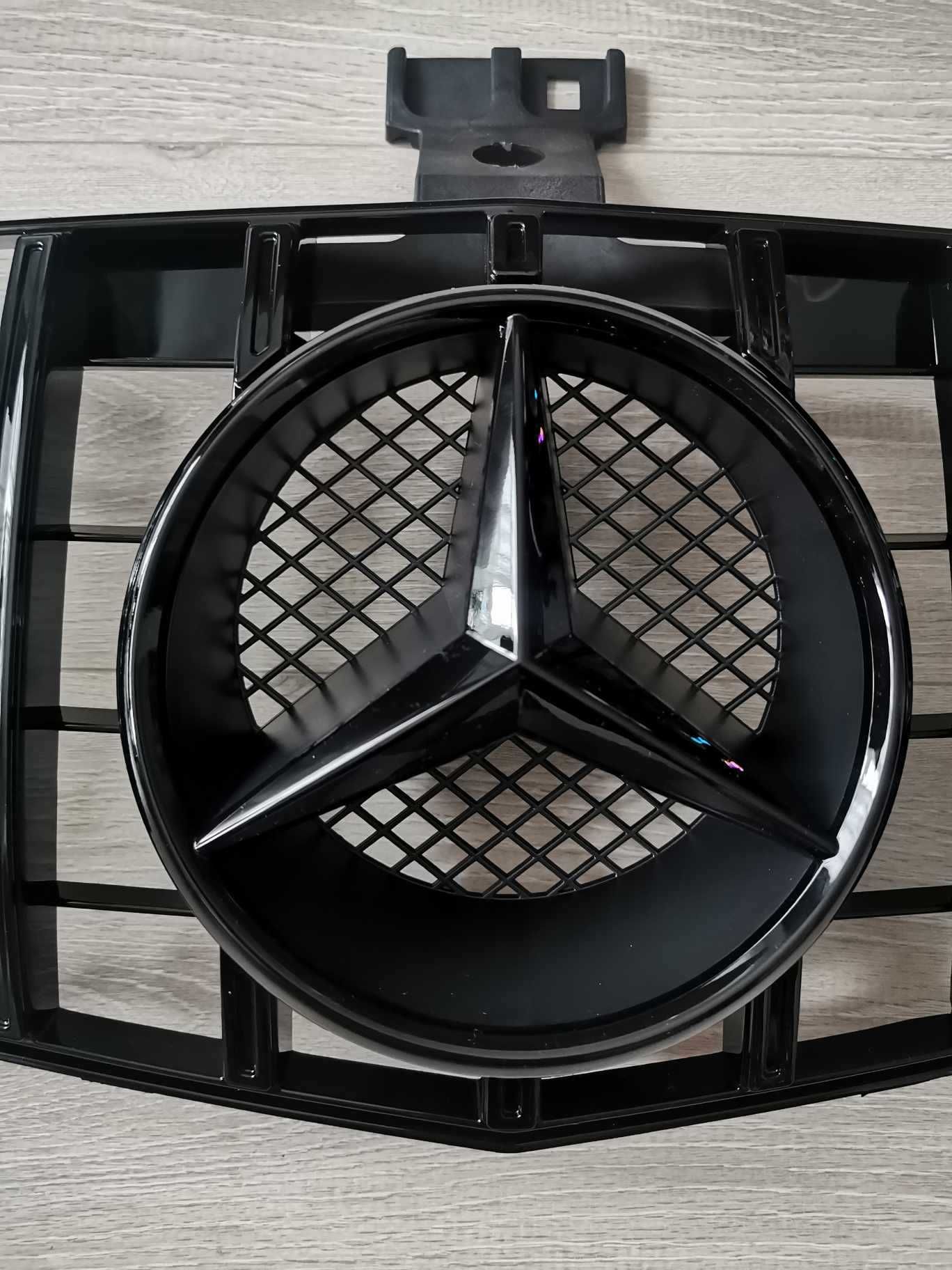 Решетка с емблема тип AMG GT/GTR BLACK за Mercedes w204
