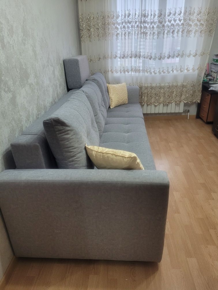 Продам диван  3 метра почти новый
