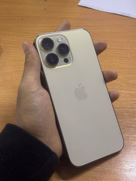 Продам Айфон 14 про макс