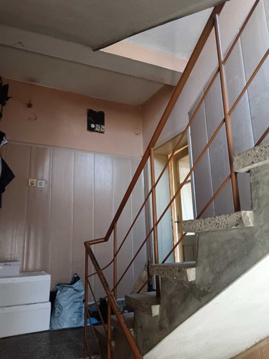 Двуетажна къща полуобзаведена гр. Тополовград обл. Хасково