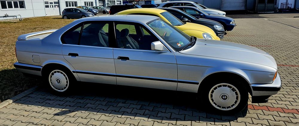 BMW 525i E34 – 1989 – aer condiționat  Retromobil, stare excelenta