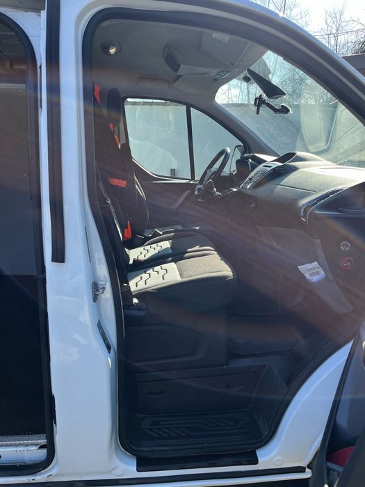 Vând ford custom 2015