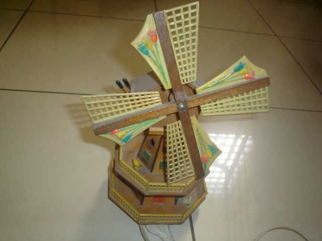Veioza reprezentand o moara de vant olandeza, Made in Holland
