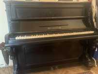 Pianina veche de colectie