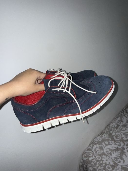 The walkman shoes noi