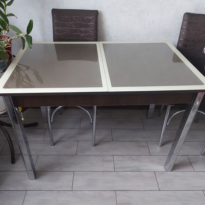 Продам обеденный стол