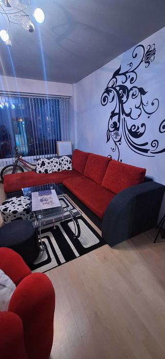 Разтегателен диван за хол