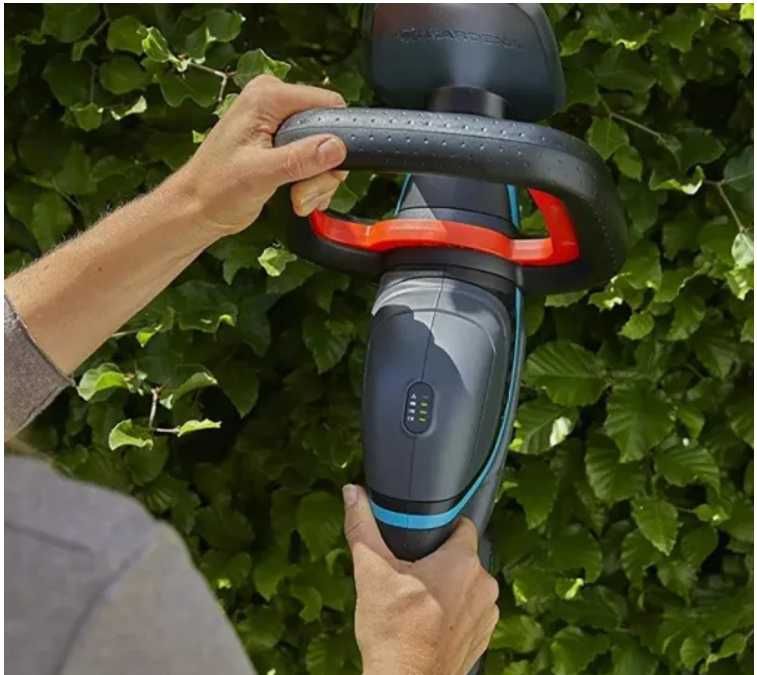 ПРОМО ПАКЕТ Акумулаторен храсторез ComfortCut 50/18V P4A + подарък