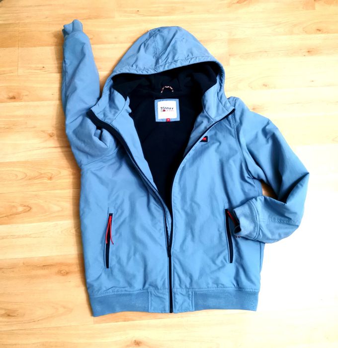 Продава се яке  Tommy jeans с полар