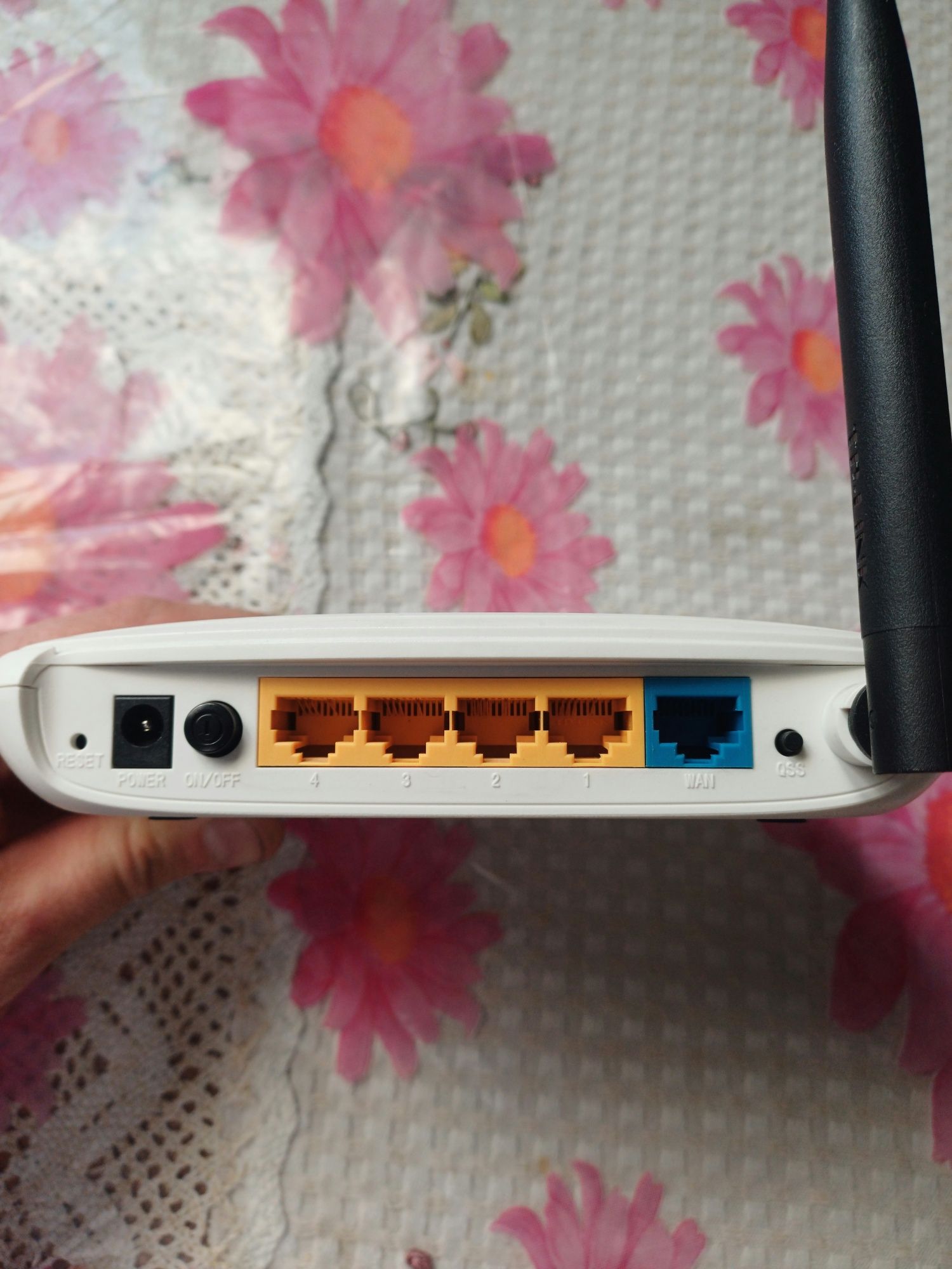Продам модем TP Link - TL-WR740N + Мышь Genius Navigator 5000