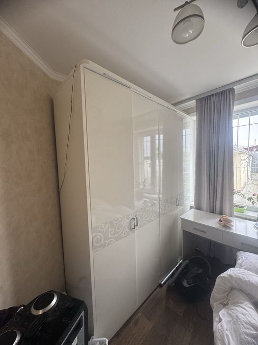 Шкаф с подсветкой