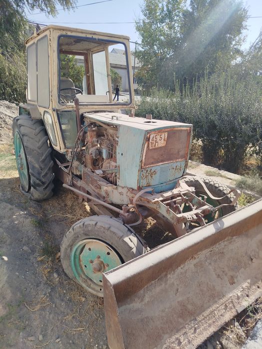 Traktor sotiladi jihozlari bilan birga, oladigan qiziqadigan keishi mn