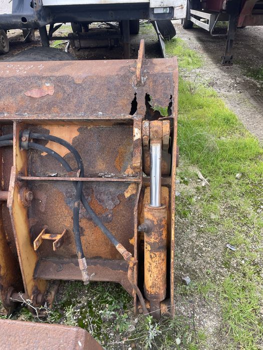 Cupa buldoexcavator multifunctionala folosita.