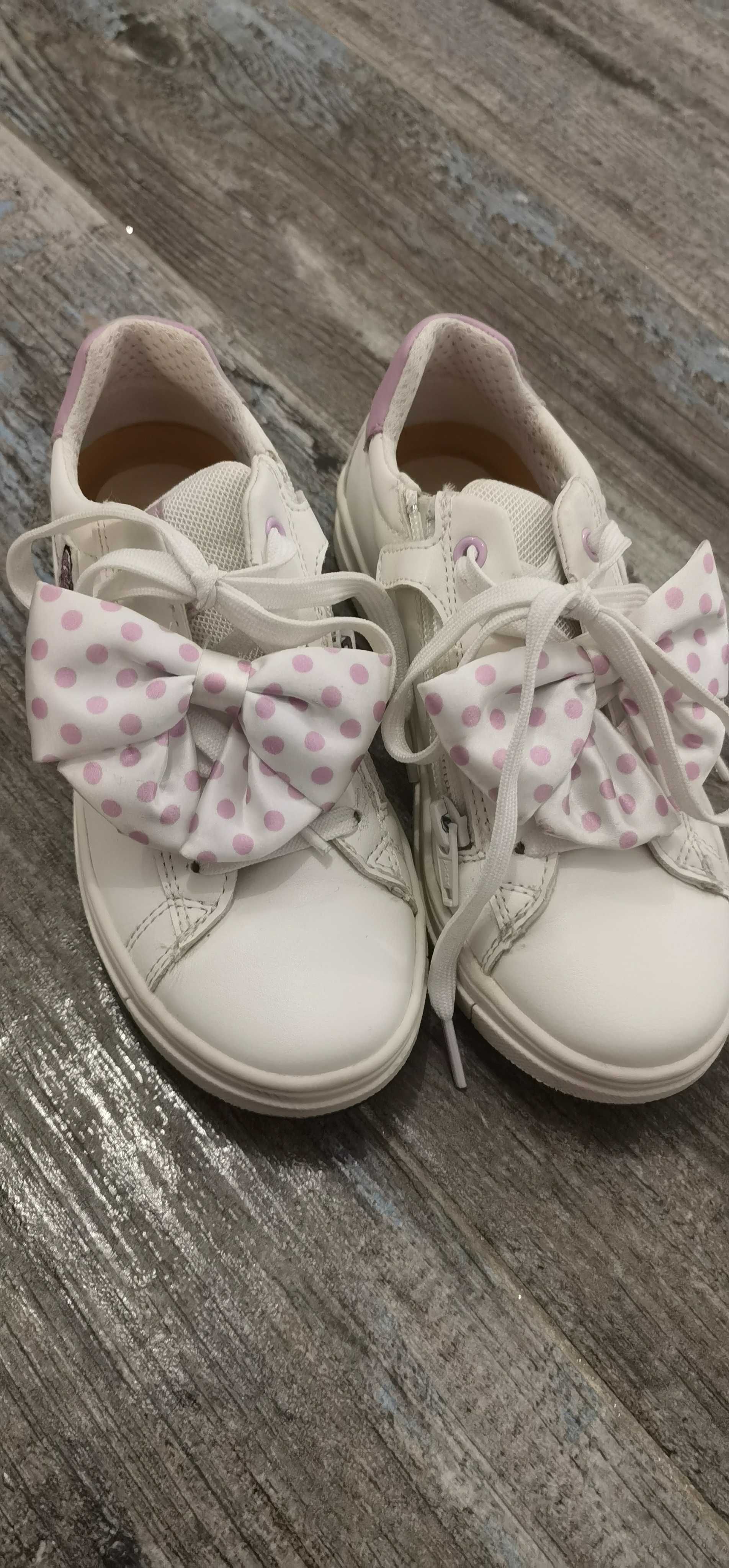 Adidași Geox colab cu Disney și o pereche simplă Disney