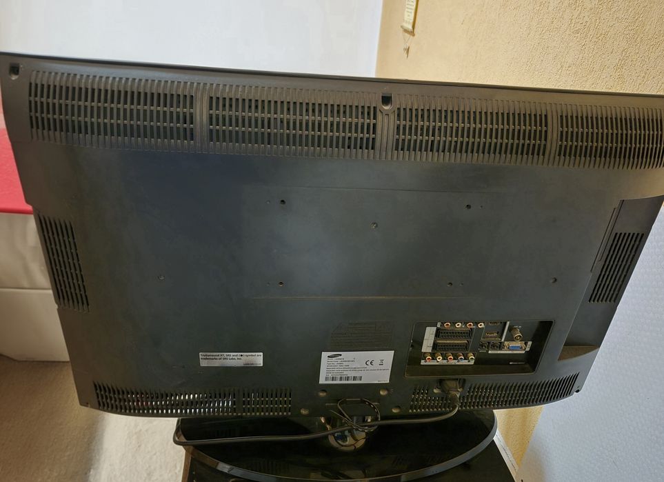 Televizor Samsung LCD 81 cm cu telecomandă – HD Ready, stare foarte ok