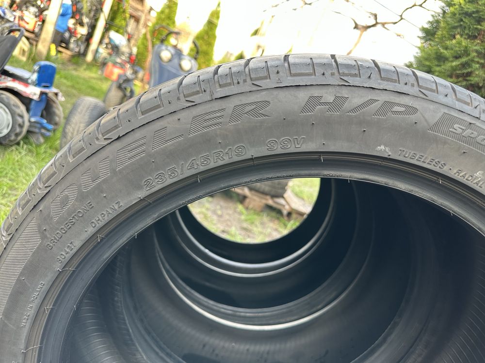 Летни гуми 235/45/19