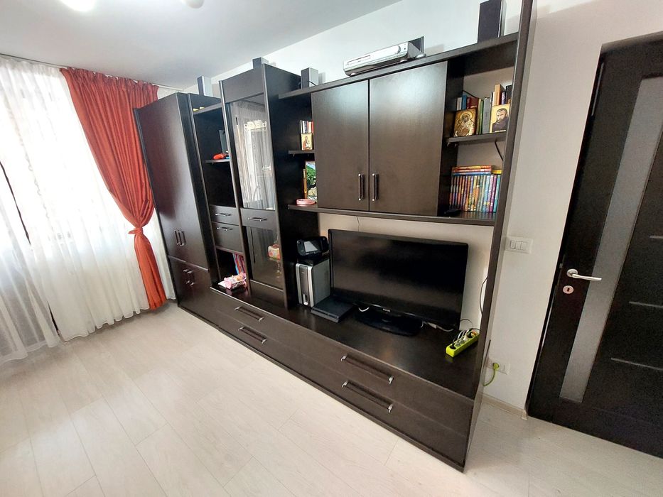 Mobilă living culoare venghe