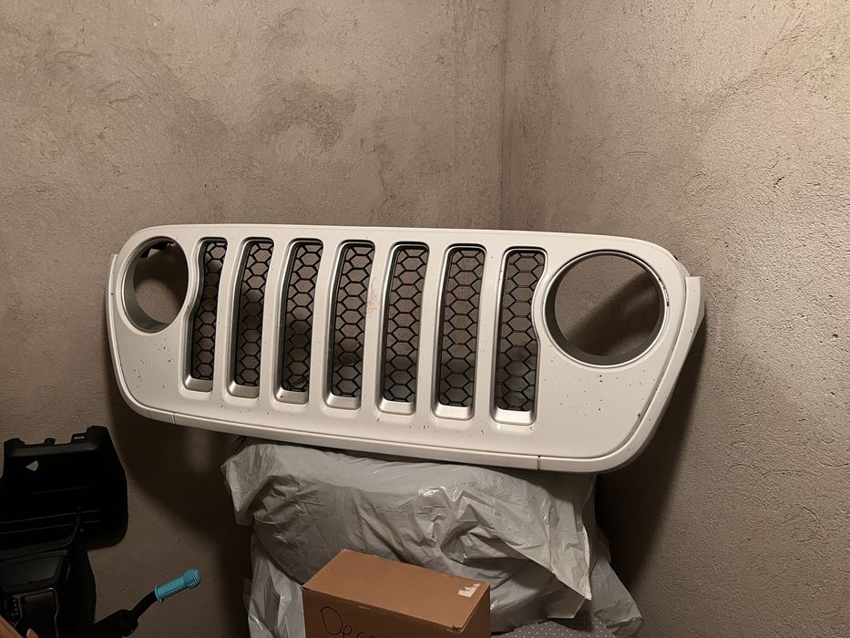 Решетка Wrangler/Gladiator JL 2018+ оригинална