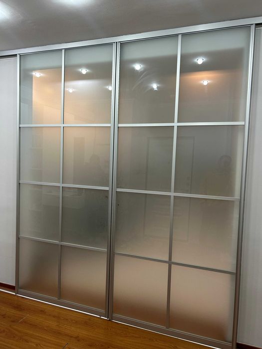 Лофт Перегородка из Закалённого Стекла для Зонирования Пространства