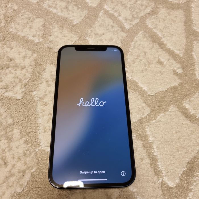 Продам Айфон 12 черный