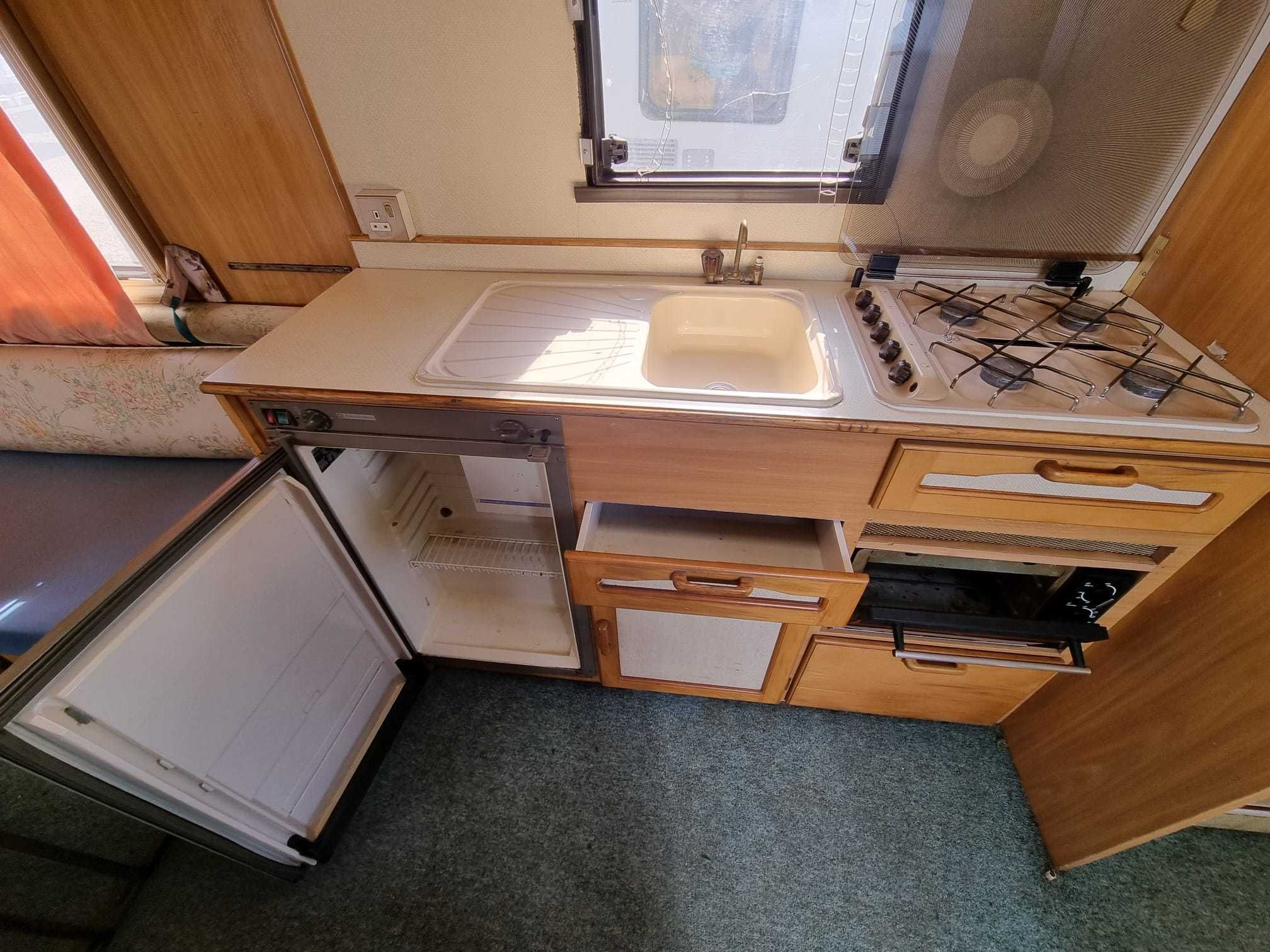 Rulota Camaro 1999euro  823kg Oradea