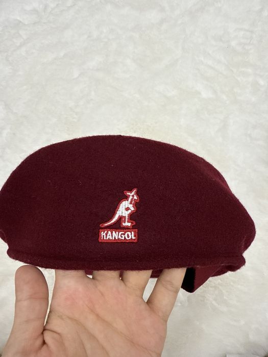 Бордовый берет Kangol