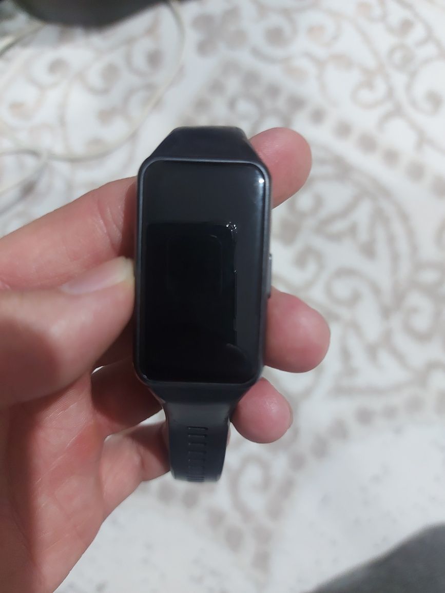 Часы Huawei Band 6