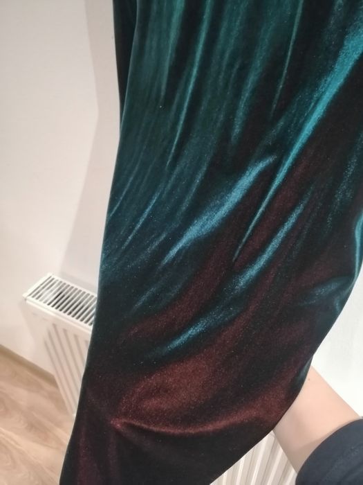 Rochie eleganta, culoare superbă.