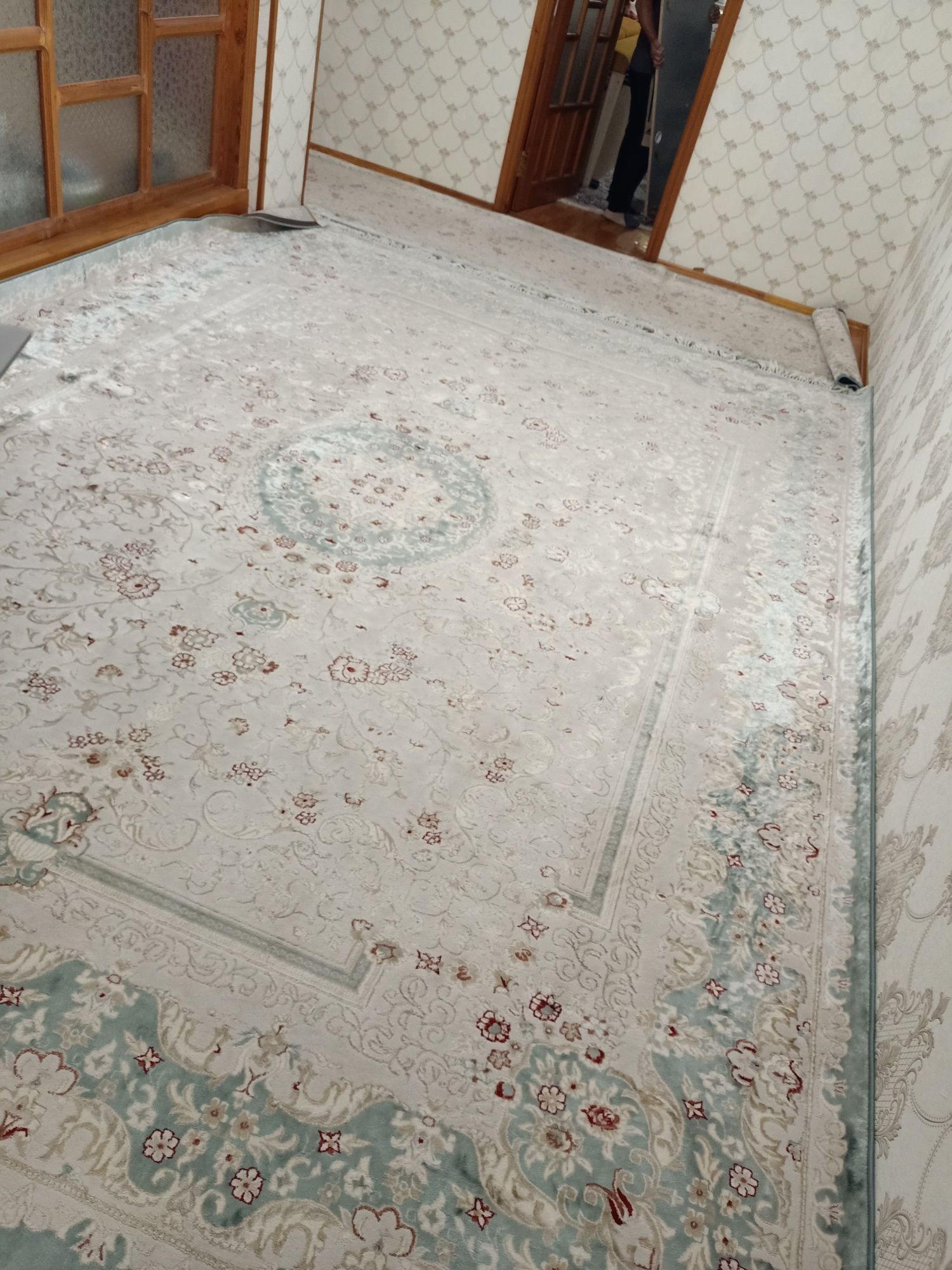 Продаю ковер и дорожка вместе в отличном состояний.