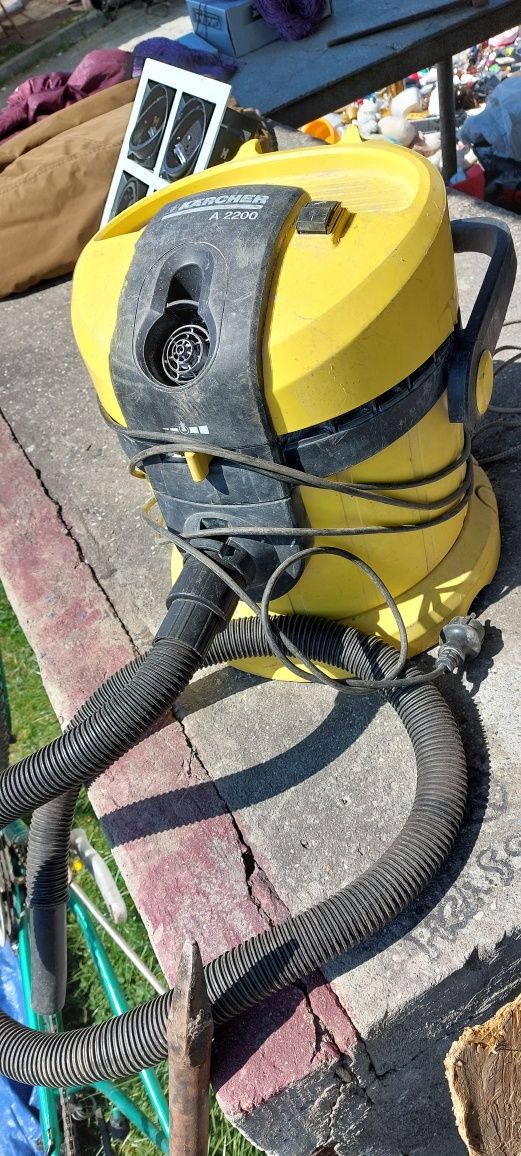 Karcher aspirator 200 lei