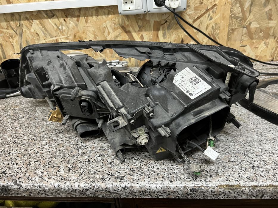 Far dreapt vw touareg , piese, ornamente, motoras, fibra, drl