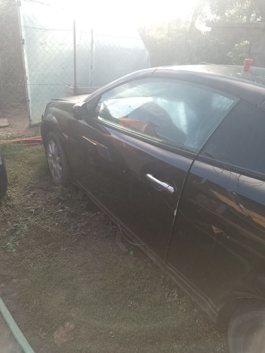 Vând Renault Megane 2 decapotabil cu volan pe dreapta.+ Una bonus
