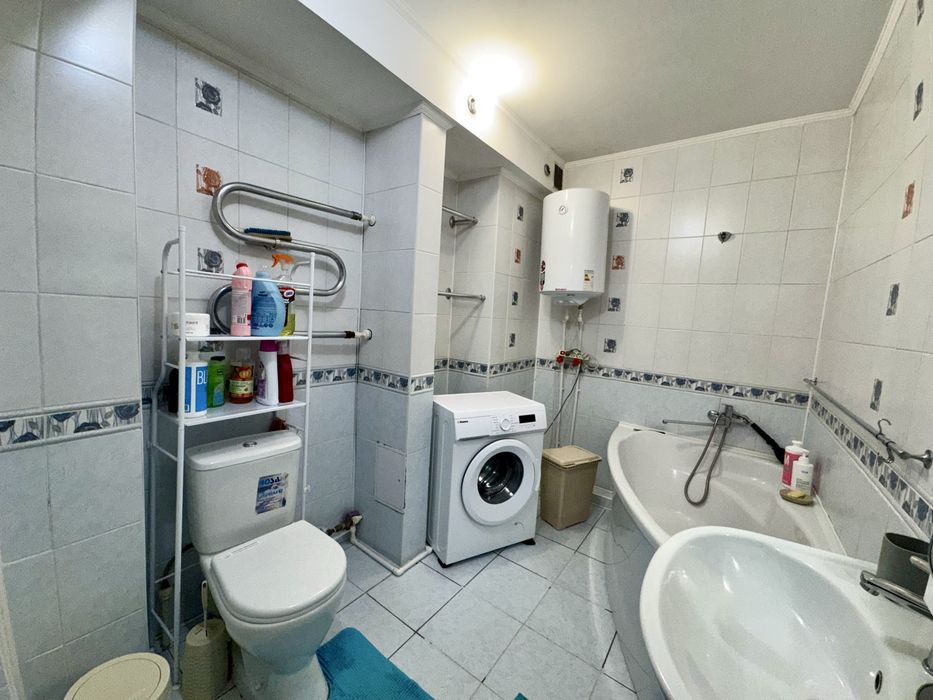 Продаётся улучшенная 2 комн. кв - мкр. Степной-4, дом 12