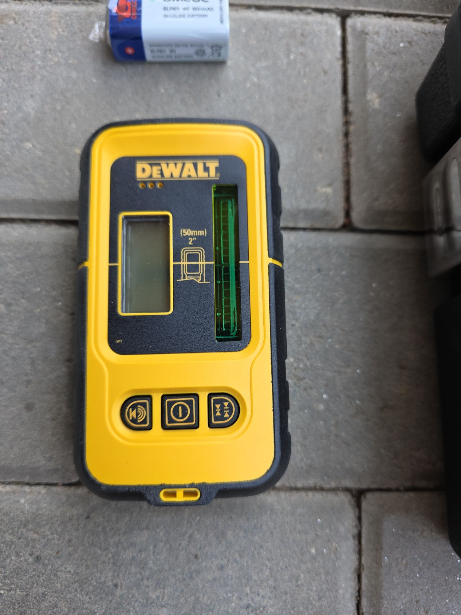 Лазерен нивелир Dewalt + статив + приемник+ очила + гаранция