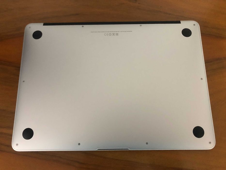 MacBook Air 13,3 '' 2014 i5 1,4 GHz, 4 GB, SSD 128 GB. CA NOU