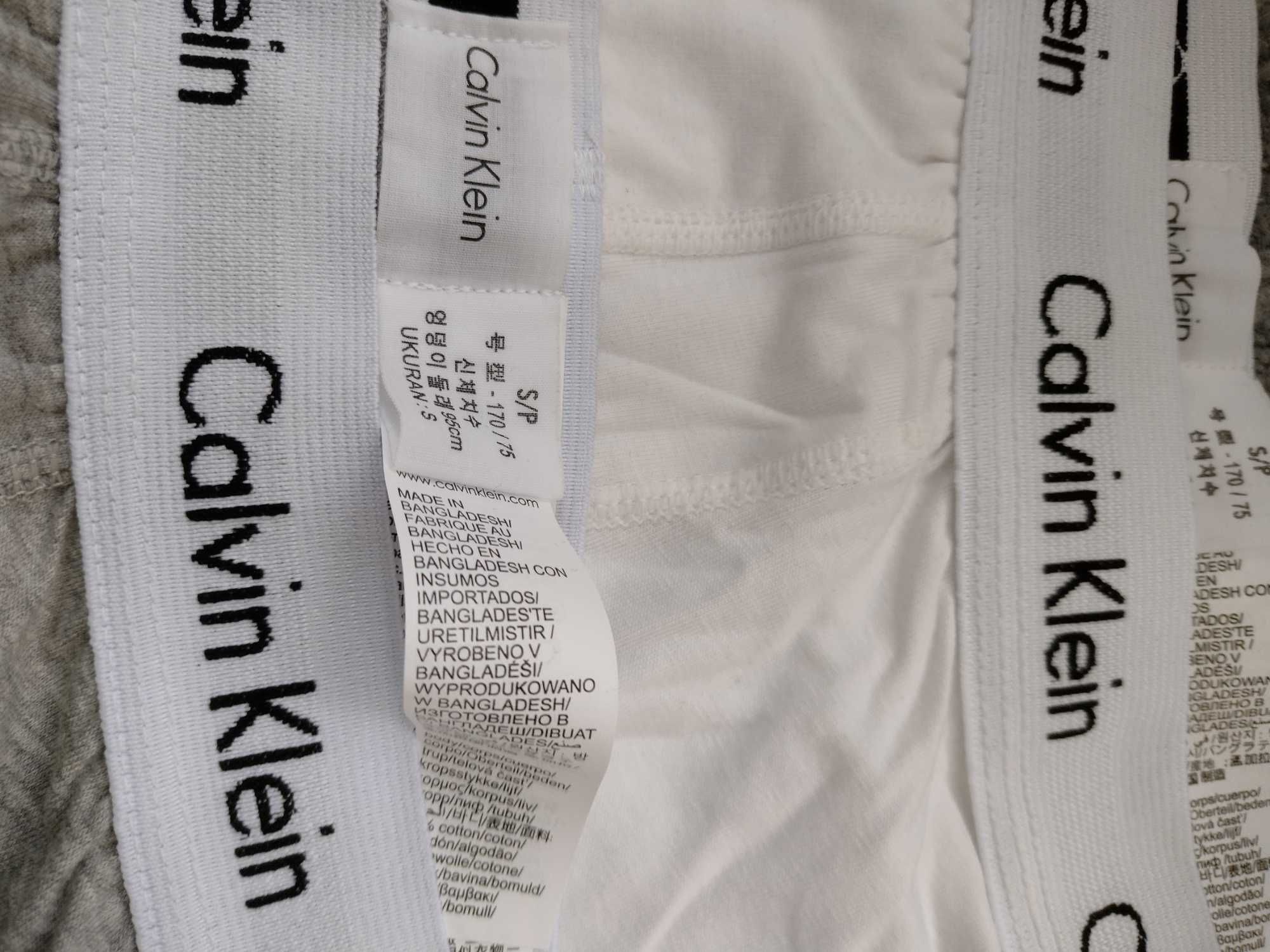 Vând chiloți boxeri Calvin Klein măsură S ,M ,L , XL