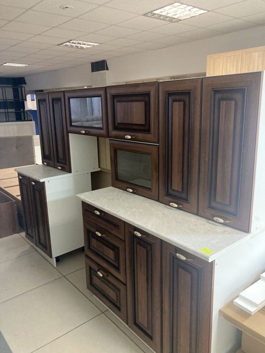 Кухонный гарнитур новый с черной патиной