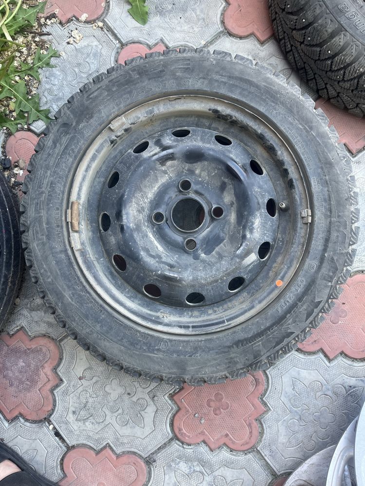 Продам шины зимние с дисками