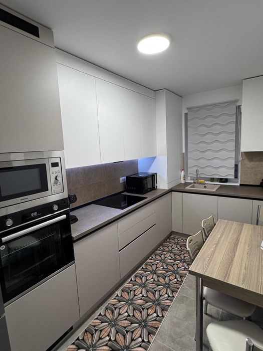 Închiriez apartament cu două camere
